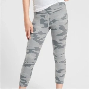 Athleta Girl Chit Chat Capri Leggings Grey Camo Print Size Large - Picture 1 of 5