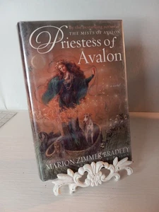Marion Zimmer Bradley PRIESTESS OF AVALON 1st Edition 1st Printing Brodure EUC - Picture 1 of 8