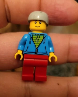 Lego City Town 60154 Bus Station  Minifigure only C16-3  - Image 1 of 3