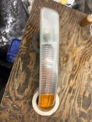 Lâmpada de neblina de seta GMC SIERRA 2500 esquerda 99 00 01 02 03 04 05 06 07 - Imagem 1 de 2