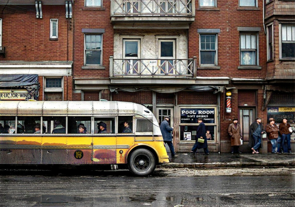 Autobús cargado de trabajadores del acero que se van a casa 1941. Impresión fotográfica Aliquippa, Pensil 14 x 11" Foto 1 de 1