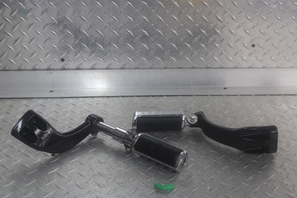 Harley-Davidson Sportster 883 Roadster XL883R 2007 juego de estriberas delanteras  Foto 1 de 4