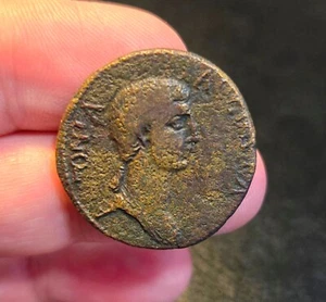 Antonia - dupondius/ Claudius, togate, standing left/ 8.81 gr. - Picture 1 of 2