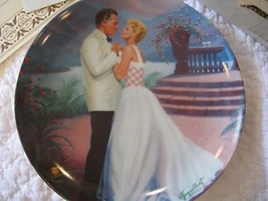 VINTAGE COLLECTOR PLATE "SOME ENCHANTED EVENING" SOUTH PACIFIC MIB 1987 KNOWLES - Picture 1 of 4
