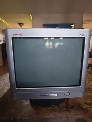2005 Compaq FS7600 16" VGA CRT Computer Monitor (1024x768 @85Hz) - Retro Gaming - Image 1 of 3