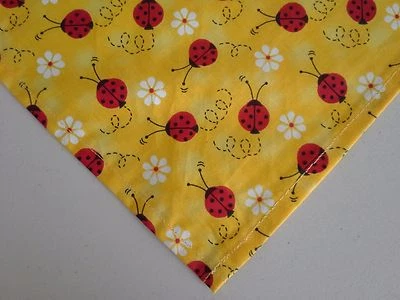 Bandana/bufanda para perro atada, Lady Bugs, Margaritas, XS, S Foto 1 de 4