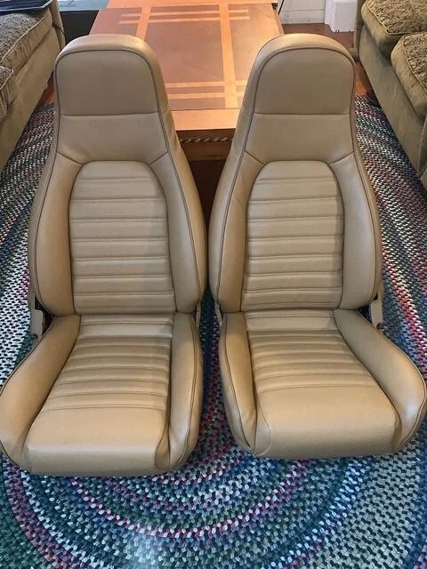 Fundas de asiento de cuero sintético beige Mazda Miata / MX-5 (1990-2000) de repuesto Foto 1 de 1
