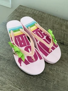 NIB JUICY COUTURE ZSM-029 Bow Thong Wedge Sandals Flip Flops Pink Size 6M - Picture 1 of 8