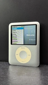 Apple iPod Nano 3rd Generation 8GB - Silver - Picture 1 of 7