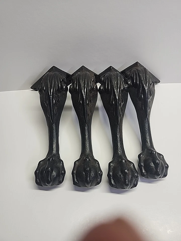 Juego de 4 patas de muebles de bola negra con patas de garra de hierro fundido acabado negro nunca usadas Foto 1 de 4