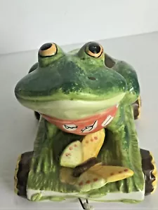 Frosch auf Wagen mit Schmetterling Keramik Übertopf Sukkulenten Sonnenblumenräder 5,5"T - Bild 1 von 7