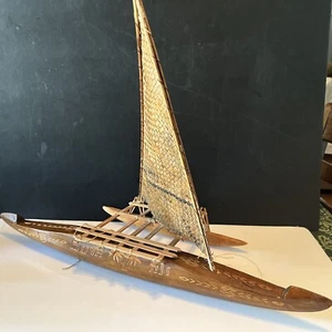 Vintage Suva Fiji legno intagliato Drua Camakau Outrigger canoa a vela modello 25" - Foto 1 di 15