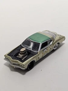 1972 72 Buick Riviera Boattail Collectible 1/64 Scale Diecast Diorama Model - Picture 1 of 5