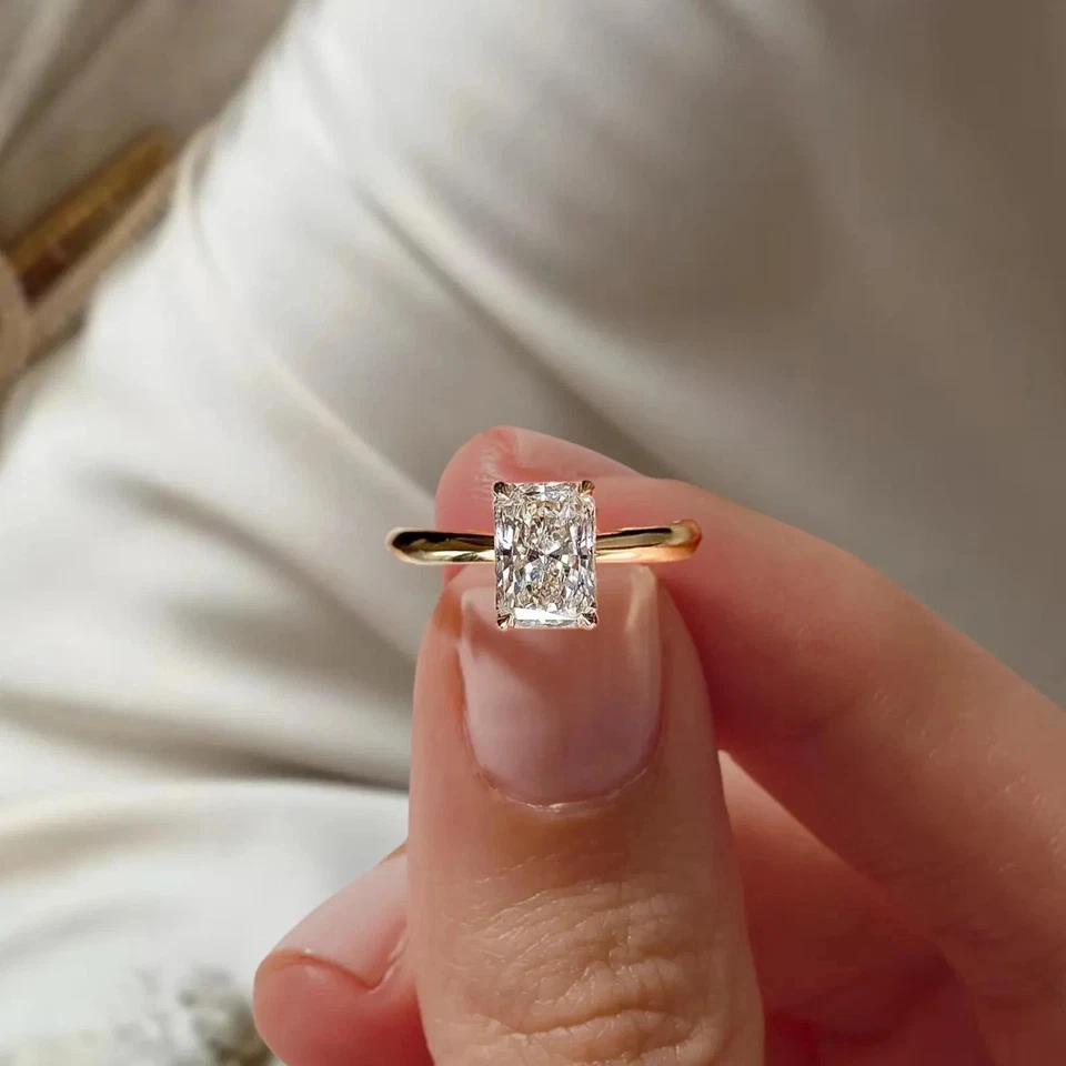 Anillo de diamantes blancos corte radiante de 3,50 quilates VVS1 plata 925 acabado amarillo EE. UU. 7 tierra M Foto 1 de 4