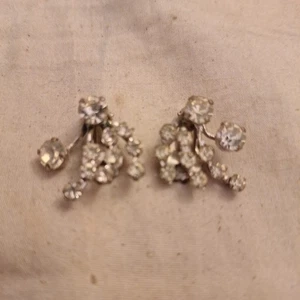 Vintage Rhinestone Clip Earrings - Picture 1 of 3