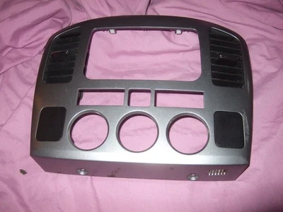 03 - 06 Suzuki Grand Vitara Radio Bezel Vents 73821-50J10 OEM 04 05 Used #2054 - Изображение 1 из 2