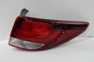 Luz trasera derecha para pasajero Hyundai Santa Fe 2017-2019 halógena OEM D1 - Imagen 1 de 8