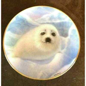 Plato de porcelana retirado Franklin Mint cachorro de nieve sello blanco adornado en oro 8,25" - Imagen 1 de 4