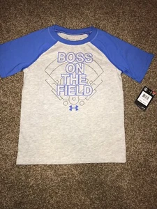 NWT Under Armour Ragazzi Blu Grigio "Boss on the Field" Baseball T-shirt Taglia 6 - Foto 1 di 4