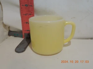 Vintage Federal Glass MCM Milk Glass Yellow D Handle Coffee Tea Mug Cup USA Vtg - Picture 1 of 2