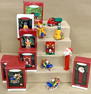 Lote de 7 juguetes vintage de 7 adornos de recuerdo con sello de los años 90 Crayola Pez Tonka Lego - Imagen 1 de 17