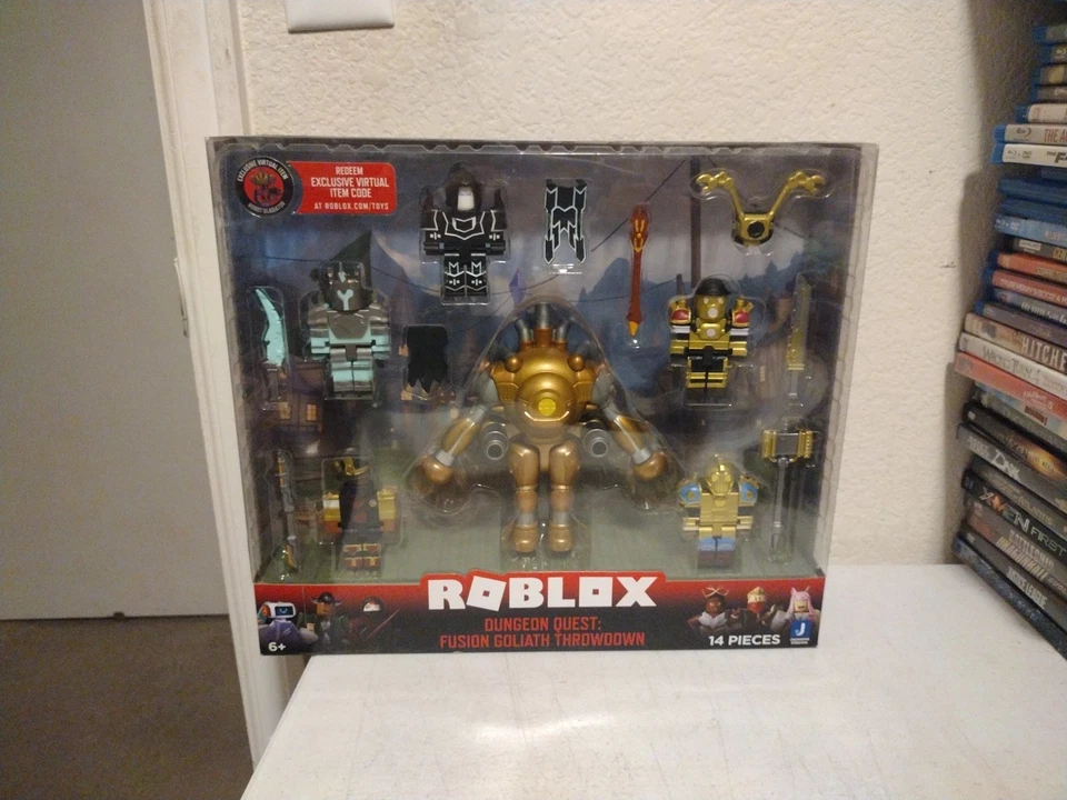 ROBLOX Action Figure Robot Collection Dungeon Quest Goliath Throwdown Playset