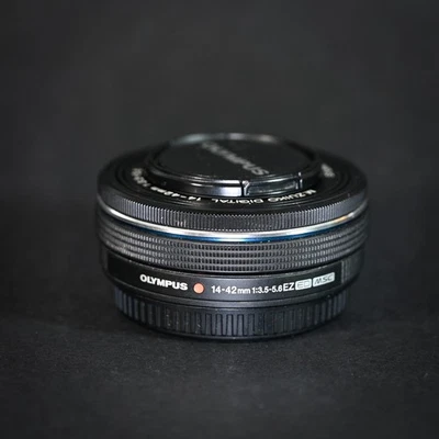 Olympus M.Zuiko Digital ED 14-42mm f/3.5-5.6 EZ Lens - Black. - Image 1 of 2