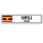 KAMPALA UGANDA Znak uliczny Flaga Ugandy Miasto Wiejska Droga Ściana Prezent