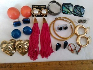 13 PAIRS VINTAGE Pierced Earrings TASSEL, ENAMELED, HOOP NICE VARIETY WEARABLES - Picture 1 of 5