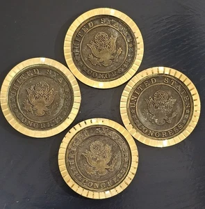VINTAGE Set di 4 sottobicchieri in ottone con sigillo del Congresso degli Stati Uniti - Foto 1 di 6