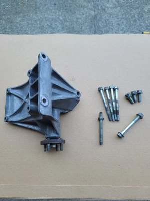 1996-2001 Jeep Cherokee XJ 4.0l Air Conditioner Bracket A/C Fan Pulley Bracket - Image 1 of 4