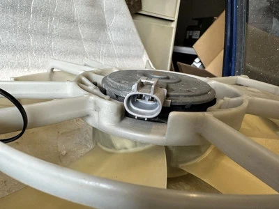 Radiator Fan Motor Fan Assembly From 7/03 Thru 10/03 Fits 04 SCION XA 88069 - Imagem 1 de 4