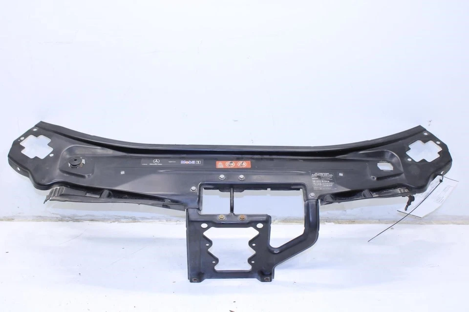 10-13 Mercedes-Benz S550 Radiator Support Upper Tie Bar Stiffener 221-620-01-72 - Image 1 of 4