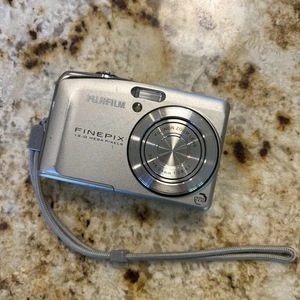 Fujifilm Silver FinePix F50 SE 12.0 MP Digital Camera - WORKING. CAMERA ONLY. - Picture 1 of 4