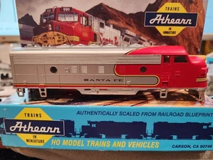 ATHEARN F7 SHELL ONLY HO SCALE  LOCOMOTIVE SANTA FE - Picture 1 of 5