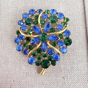 Vintage Lisner Blue & Green Rhinestone Flower Brooch LARGE Gold Tone - Picture 1 of 9