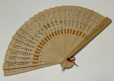 复古 Grand Hyatt 巴厘岛亚洲木质竹折叠手扇镂空设计 8 — 第 1/4 张图片