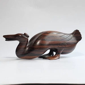 Escultura de madera a rayas de arte popular rústico de pato tallado a mano de colección MCM - Imagen 1 de 14