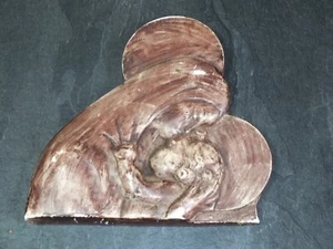 + Plaque religieuse Vierge à l'enfant en plâtre patiné, signée L.Gavelle Déposé - Imagen 1 de 9