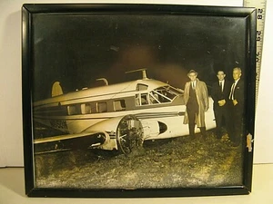 VINTAGE ORIGINAL PHOTO OF INVESTIGATORS AT A PLANE CRASH SITE/RARE & COLLECTIBLE - Picture 1 of 7