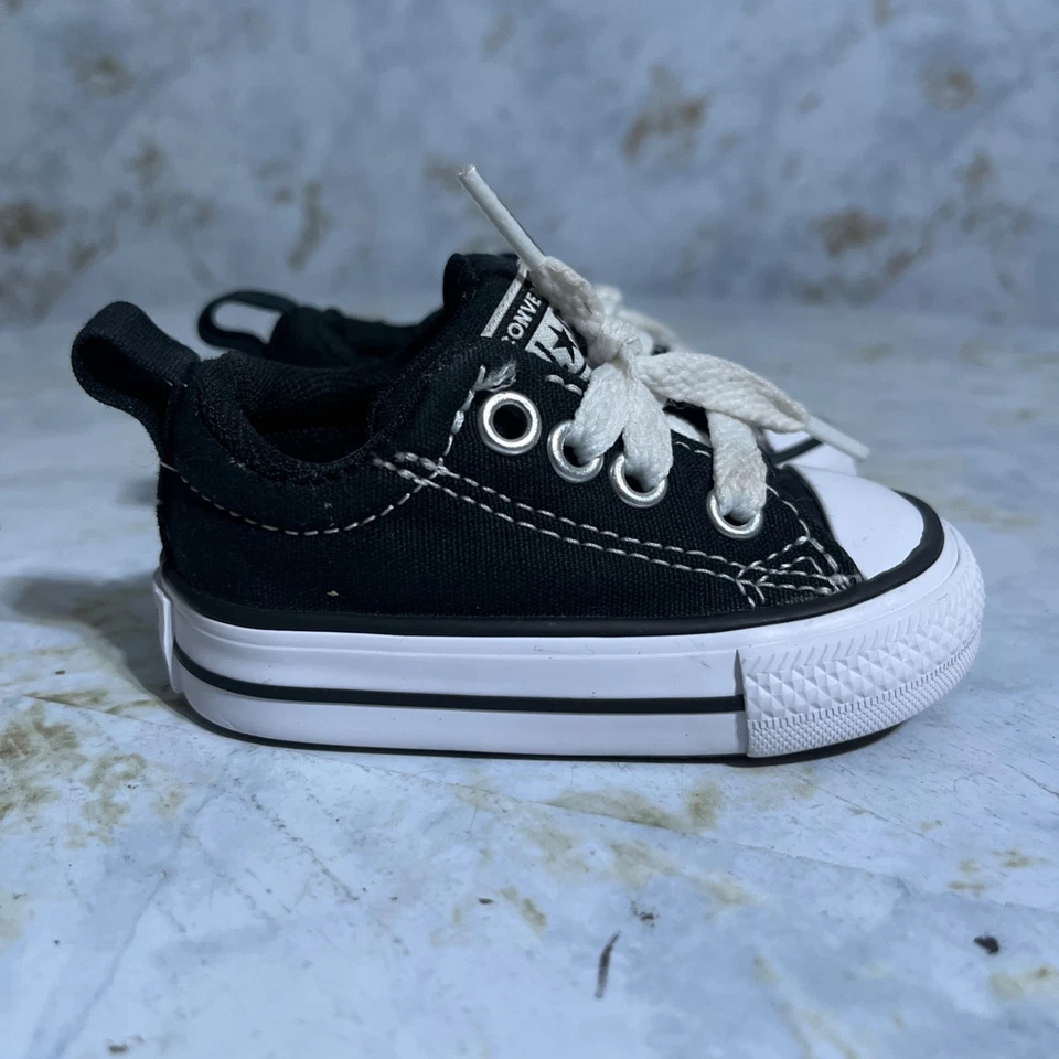 Zapatillas deportivas Converse All Star Chuck Taylor para niños pequeños jóvenes talla 2 negras bajas Foto 1 de 4