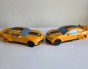 2 pneumatici mancanti Tomy Hasbro Transformers Bumblebee Camaro auto V-2976A #A7799 - Foto 1 di 11