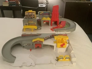 Hot Wheels Car Wash & Service Station - Picture 1 of 2