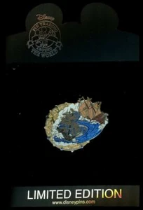 Pin de Disney DisneyShopping.com Piratas del Caribe monedas barcos piratas LE 250 - Imagen 1 de 1