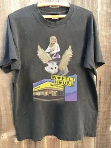 Dolly Parton Riding a Winged Possum over Waffle-House Retro T-shirt S-5XL NH9537 - Picture 1 of 2