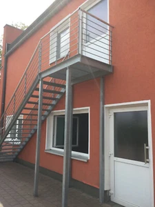 Aussentreppe Podestreppe ,Reling Geländer 3,45m Stahl Wangentreppe in 14 Tagen - Bild 1 von 11