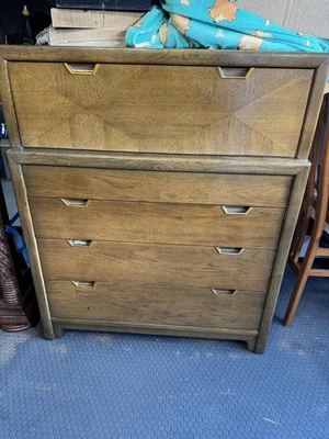 Сундук высокого мальчика MCM с одним большим и тремя меньшими ящиками - Изображение 1 из 3