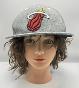 Miami Heat NBA Mitchell & Ness Ajustado 7 1/2 Sombrero Gris Lana Madera Dura Clásico Nuevo sin Etiquetas - Imagen 1 de 6