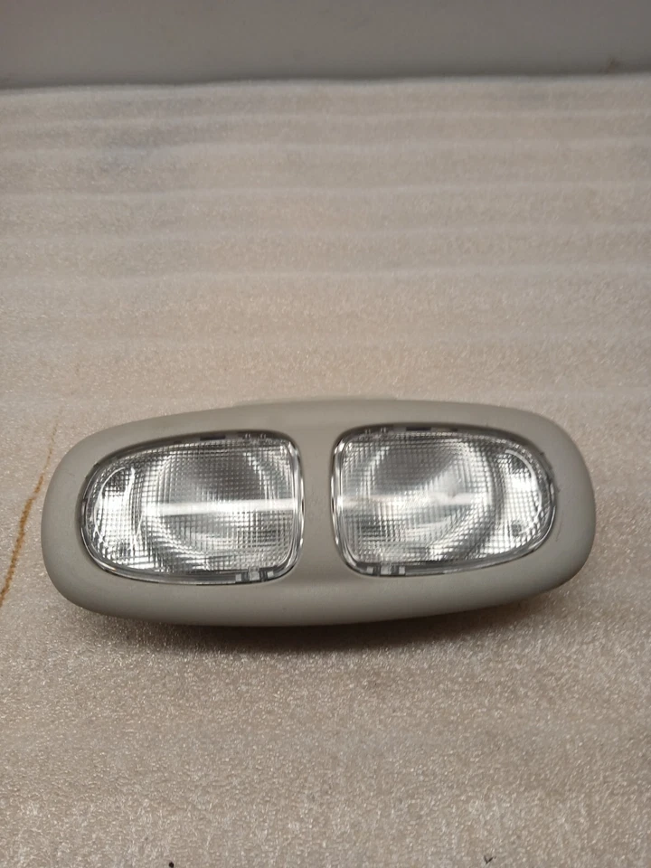 2006 GMC Envoy头顶地图阅读灯 — 第 1/1 张图片