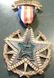 OFFENBURG Wandering Club 1975 412 ' BCS medal USA Paris Eiffel Tower - Picture 1 of 3